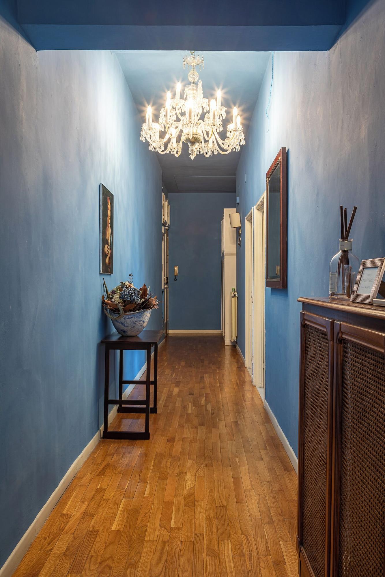 Varios Angelica House