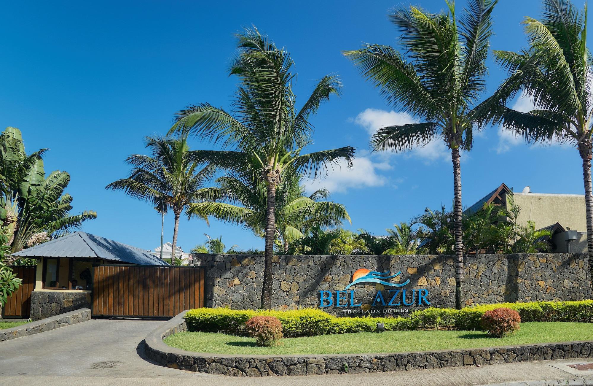 Vista Exterior Bel Azur Beach Residence with LOV