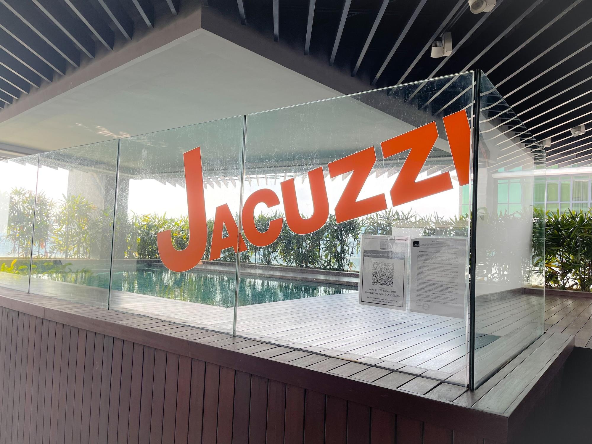 Vista Piscina Atria SOFO Suites Petaling Jaya