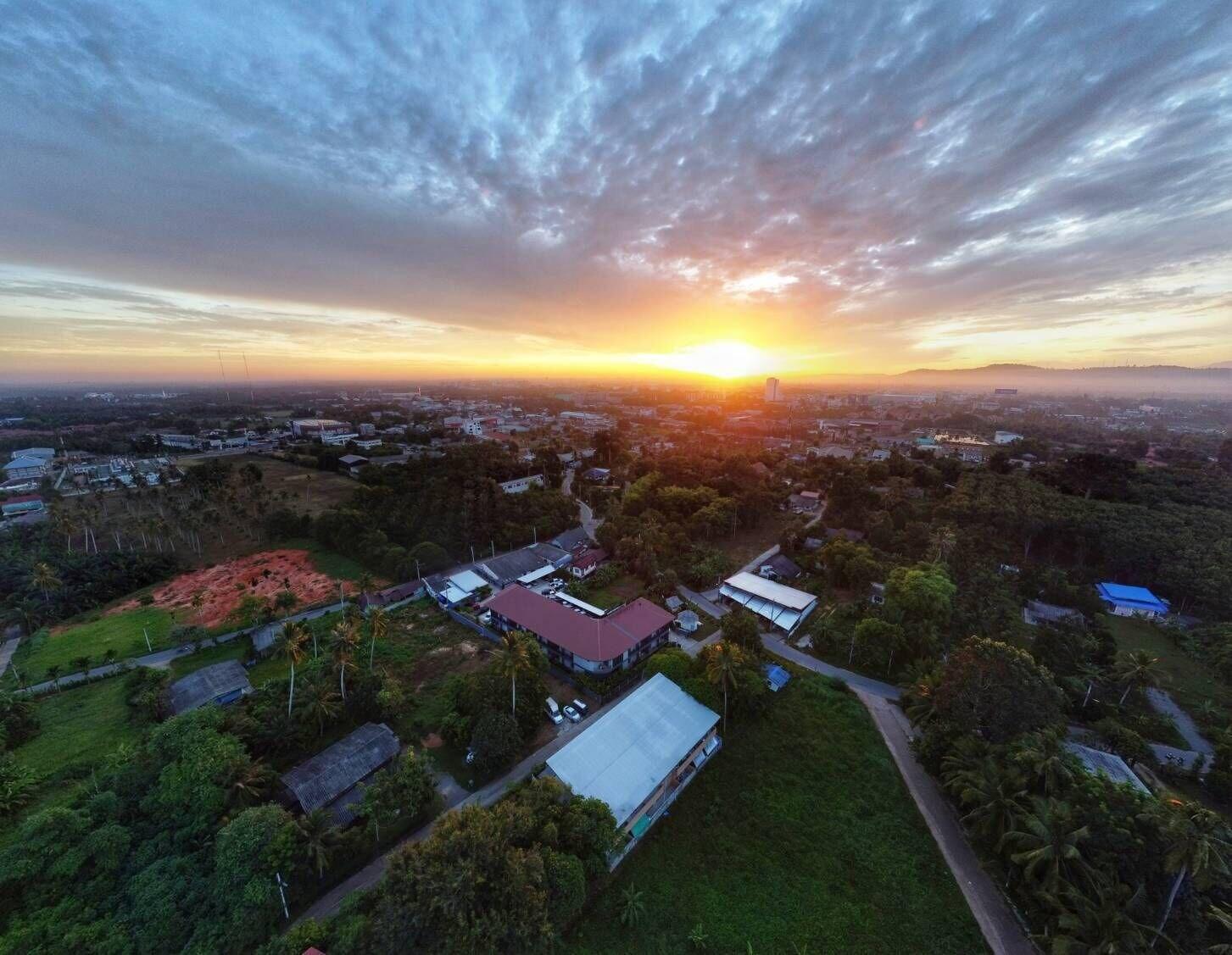 Varios Hillside Boutique