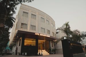 Alojamiento - Hotel Siddharth Grand