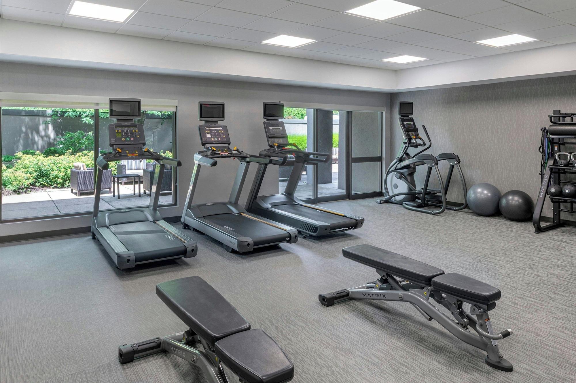 Gimnasio Courtyard St. Louis Airport/Earth City