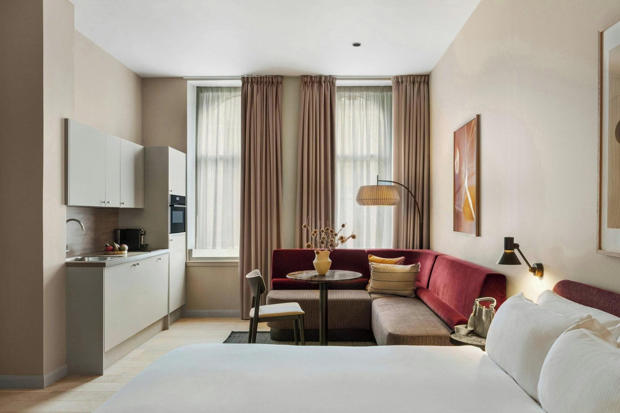 Varios Sonder by Marriott Bonvoy The Teacher