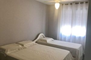 Alquiler Temporario - Pitangueiras, Guaruja. Large, clean, family-friendly apartment. Beach service.