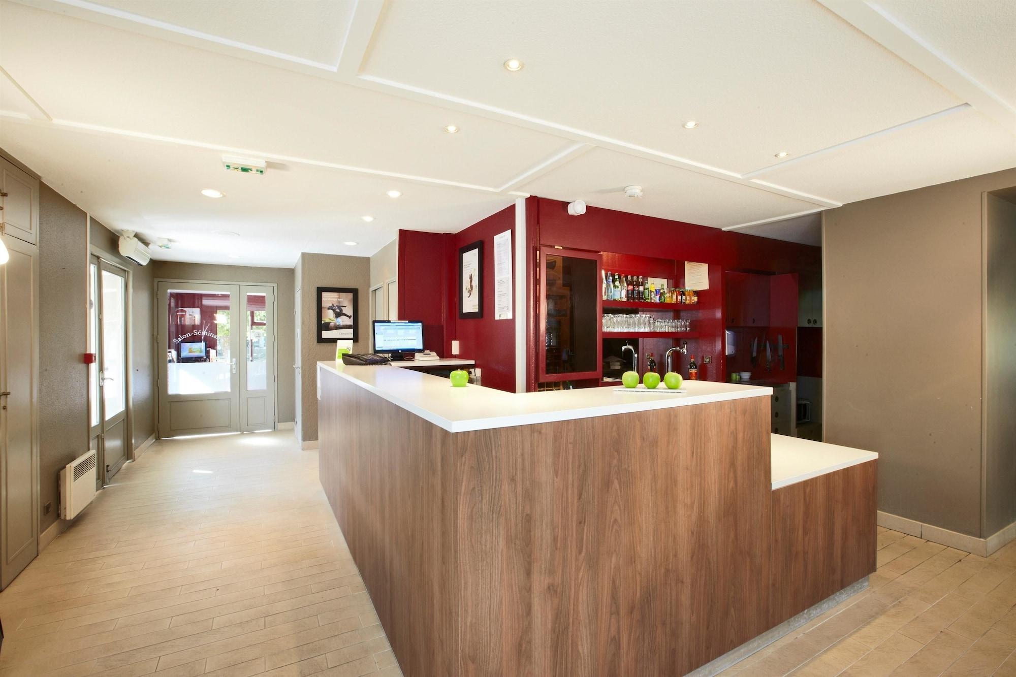 Vista Lobby Campanile Plaisir