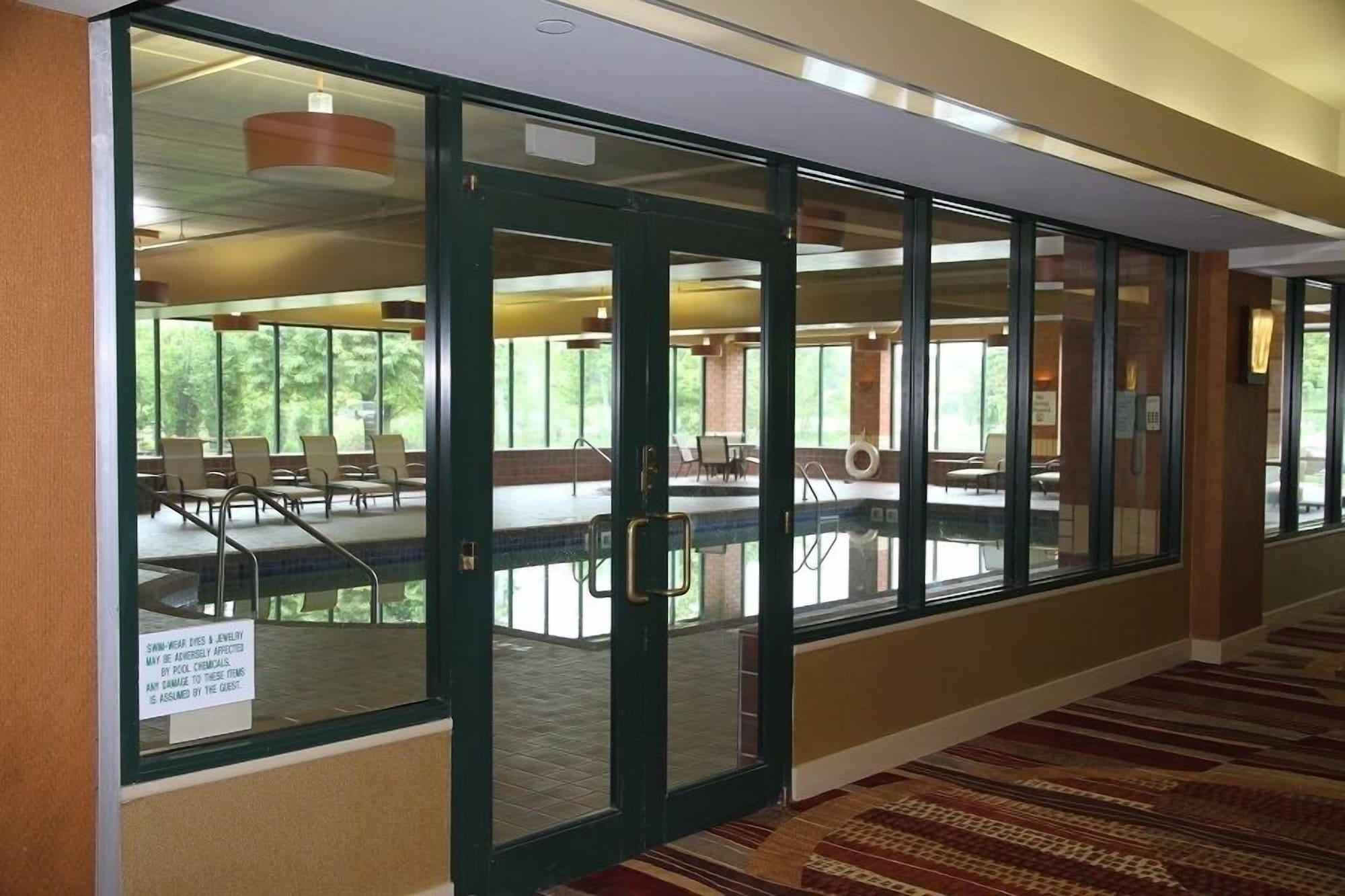 Vista Lobby Holiday Inn Manitowoc by IHG