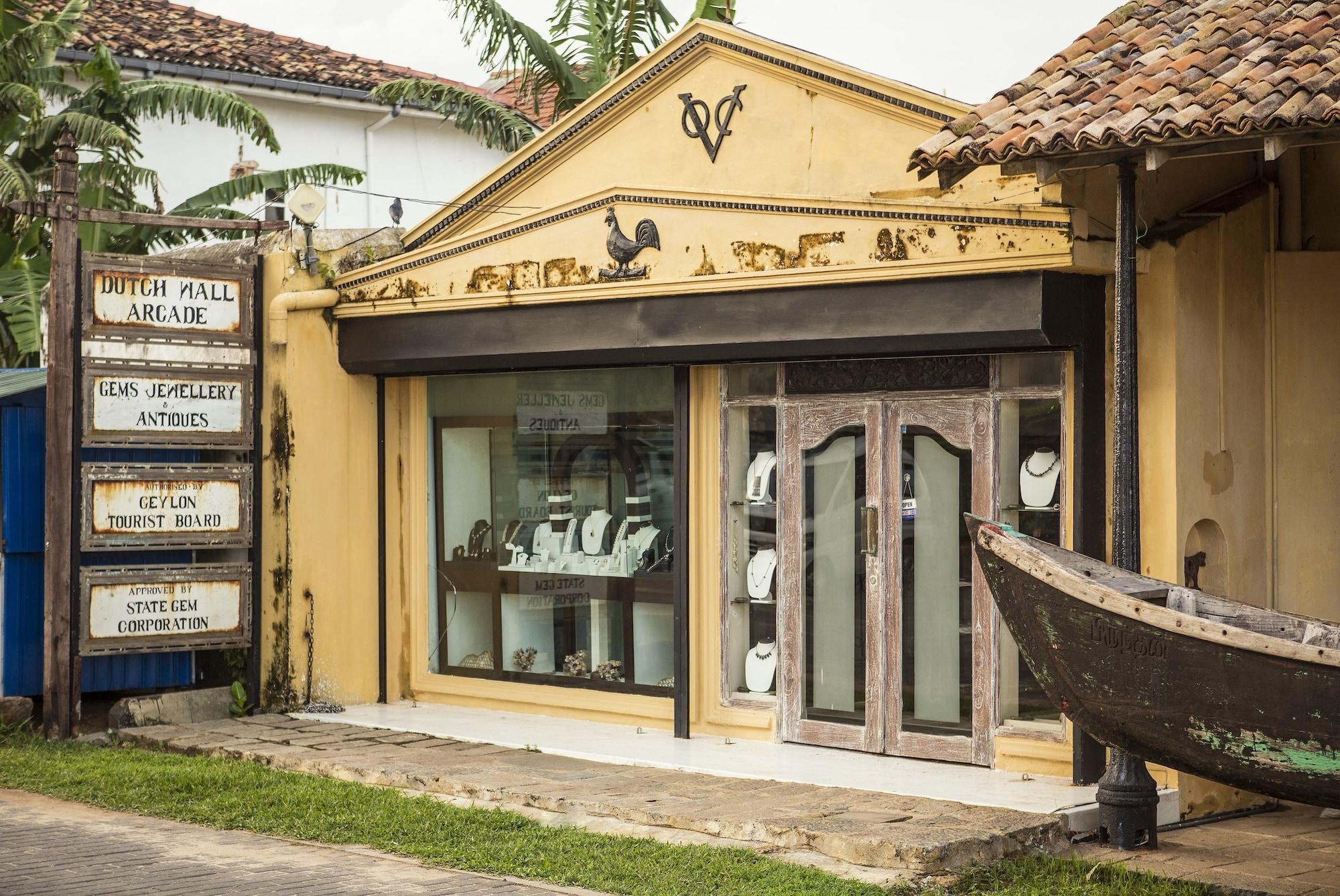 Vista Exterior Thambili House By Edwards Collection