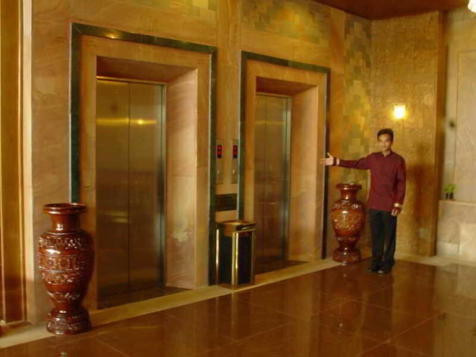 Vista Lobby Blue River Hotel