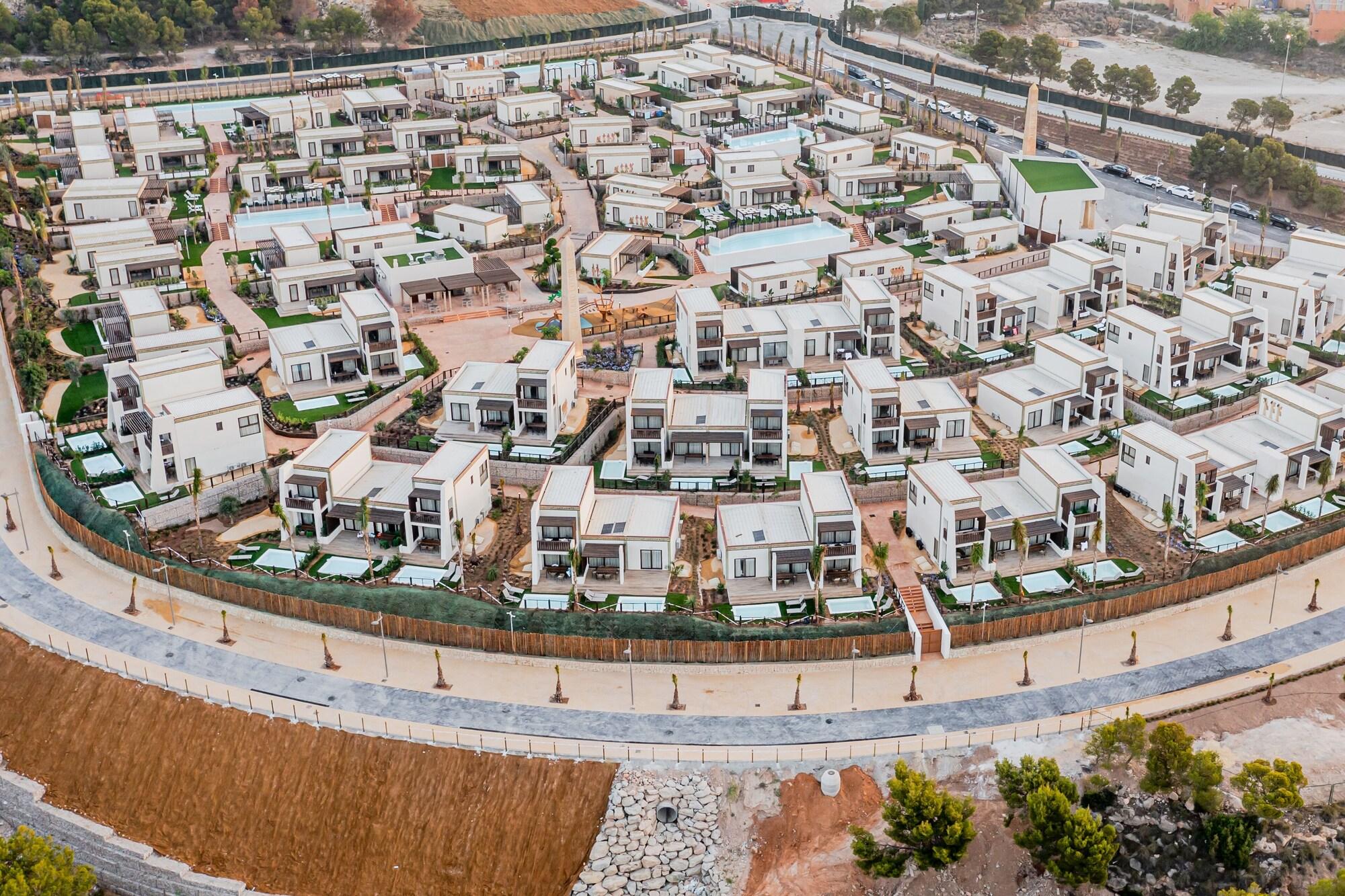 Vista Exterior Four Points by Sheraton Costa Blanca Villas