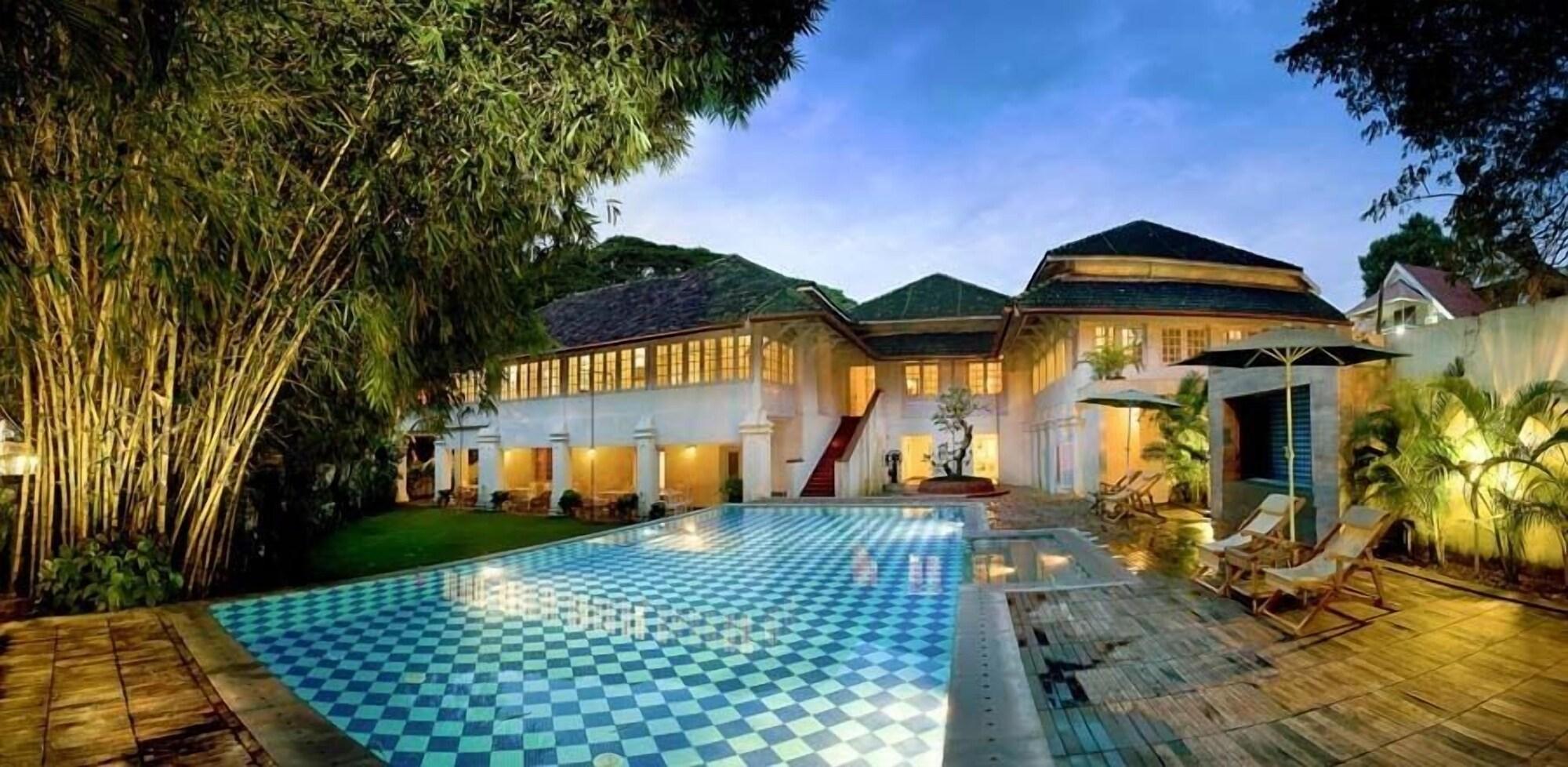 Vista Piscina The Tower House Cochin