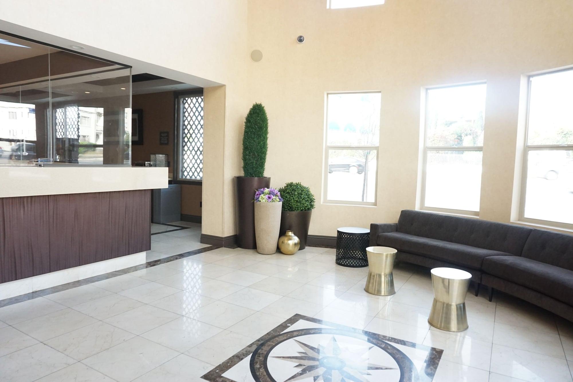 Vista Lobby Tuscan Garden Inn