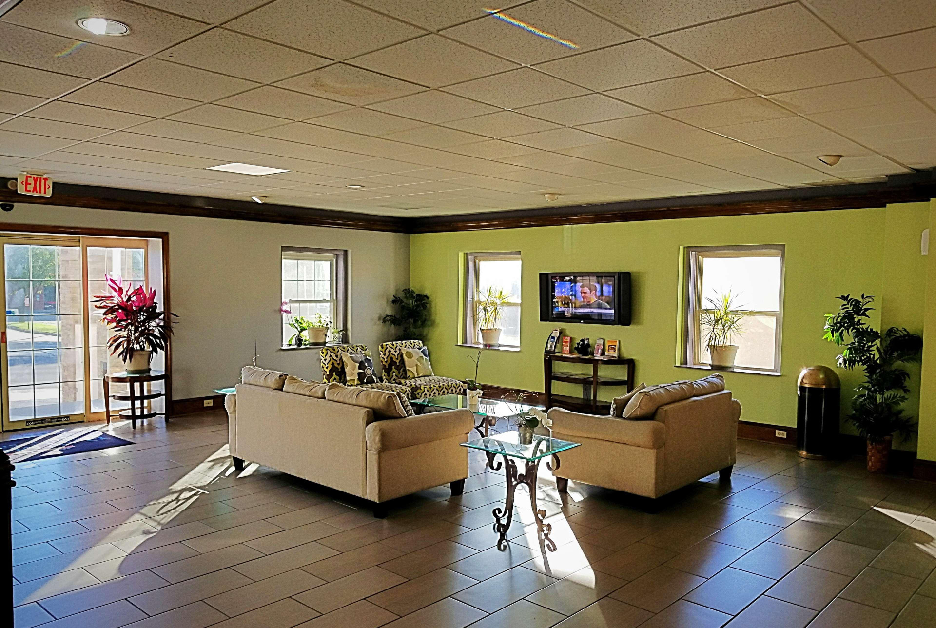 Vista Lobby HomeTowne Studios by Red Roof Richmond, VA - W Broad St