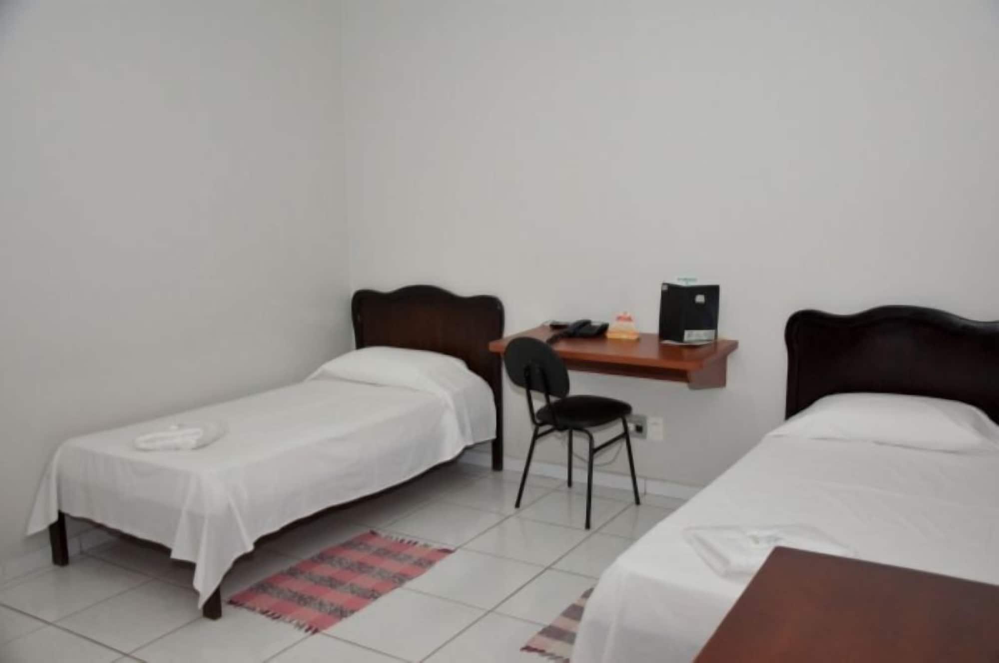 Varios Hotel Carolina II