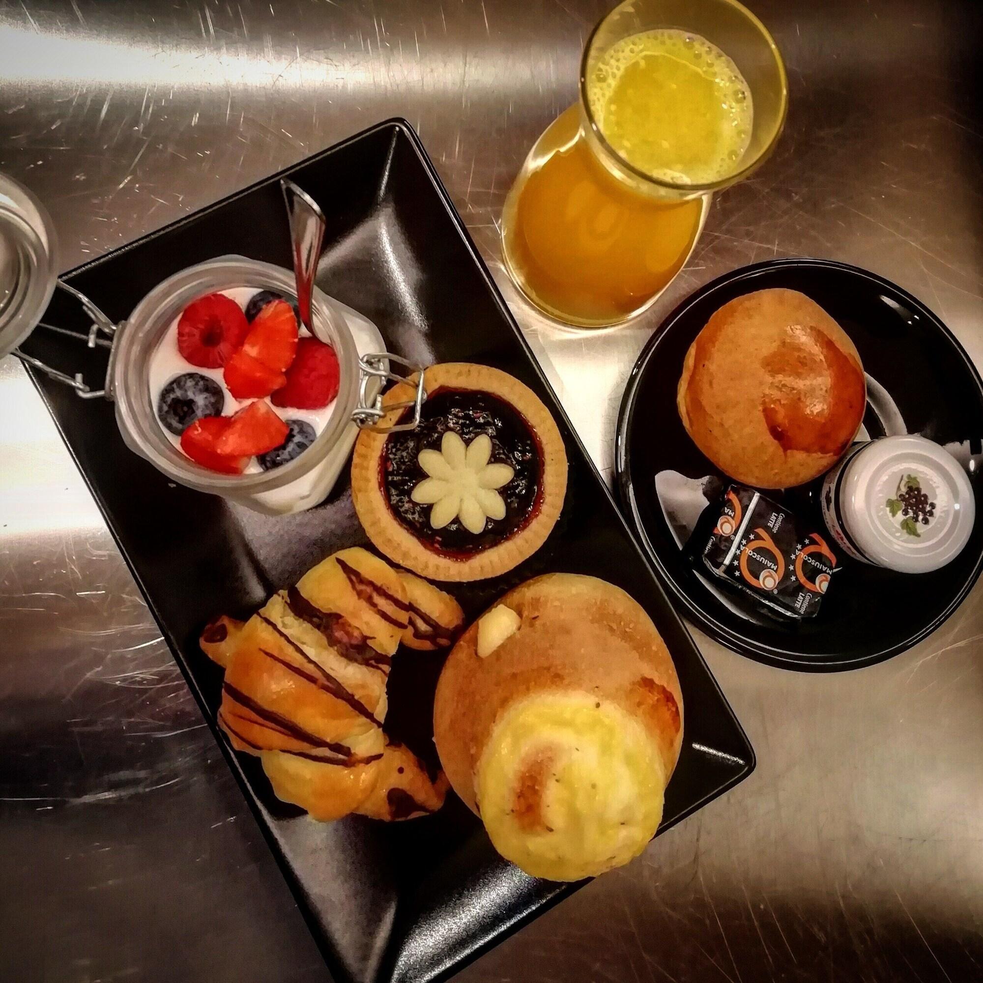 Restaurant 73 Boutique Hotel