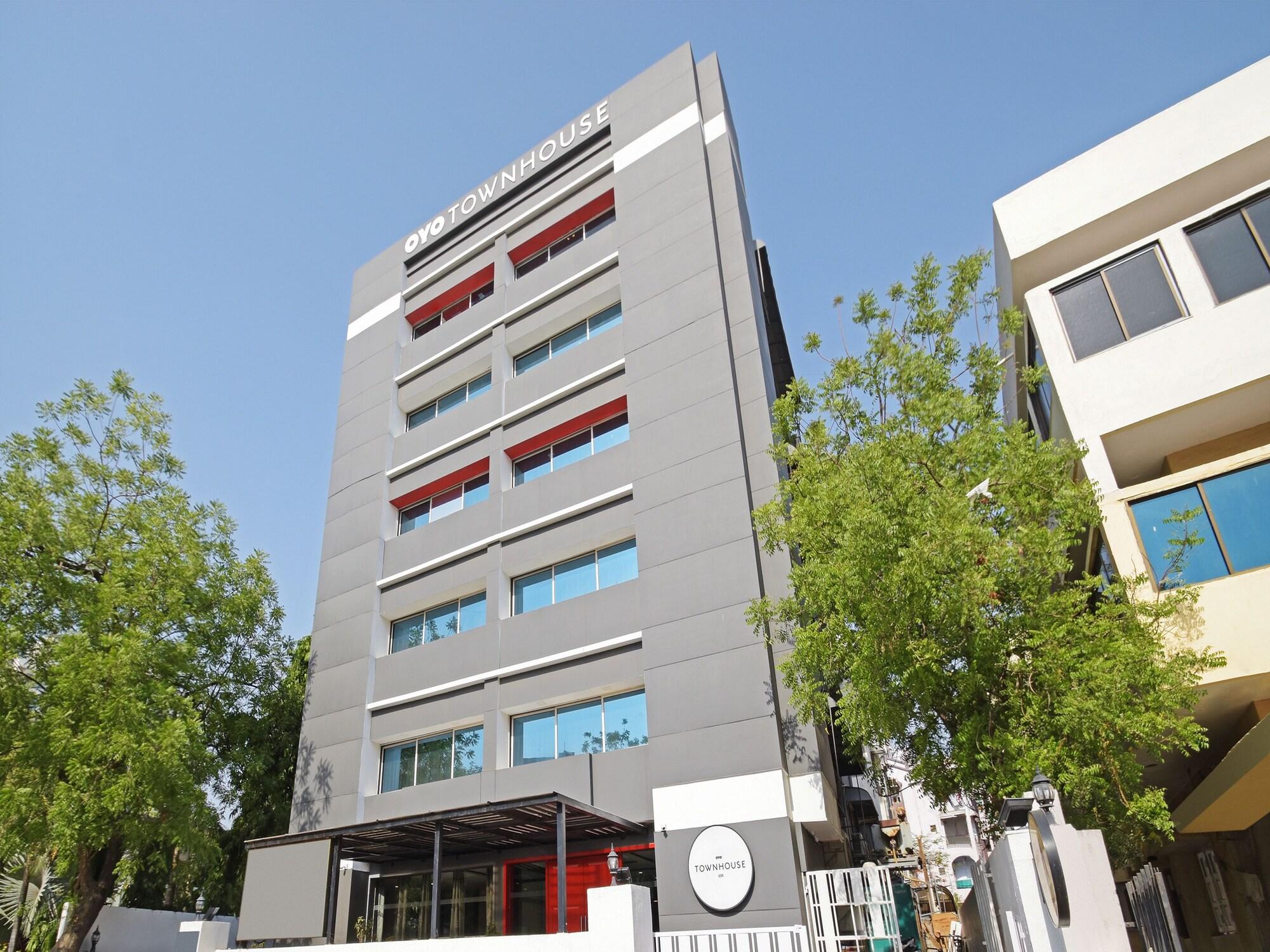 Varios OYO Townhouse 030 Ashram Road Ahmedabad