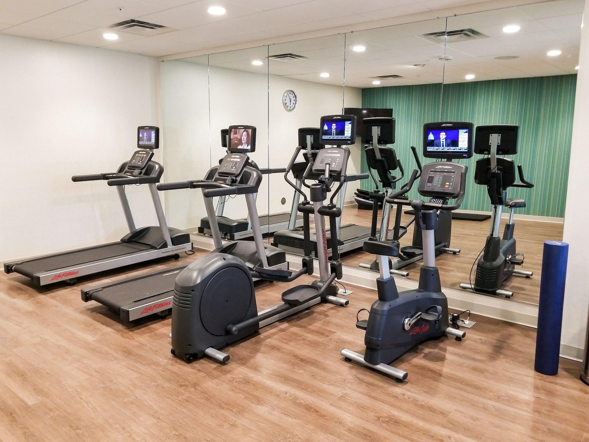 Gimnasio Holiday Inn Express & Suites Charlotte NE - University Area by IHG