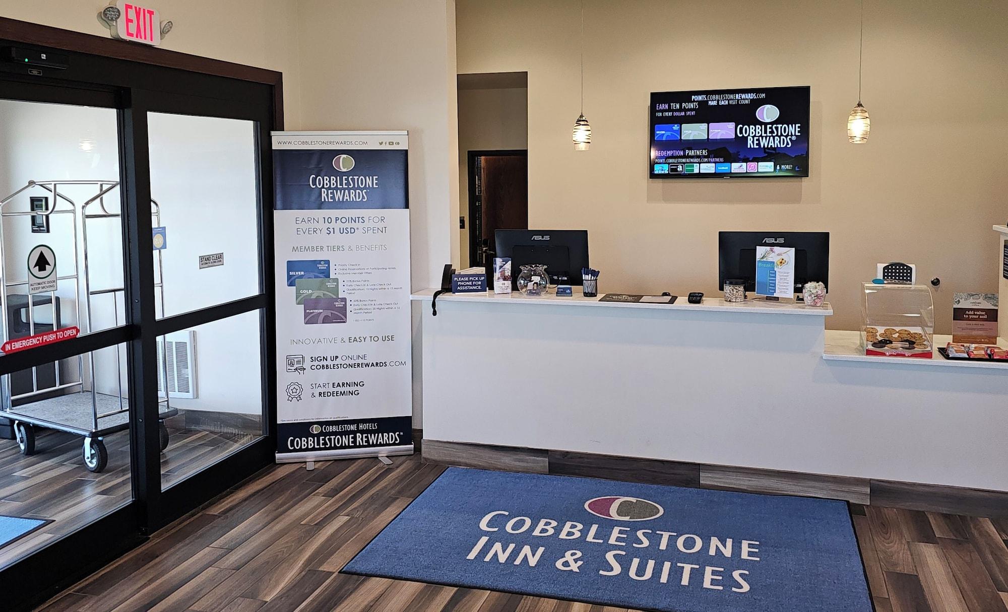 Vista Lobby Cobblestone Inn & Suites – Manchester