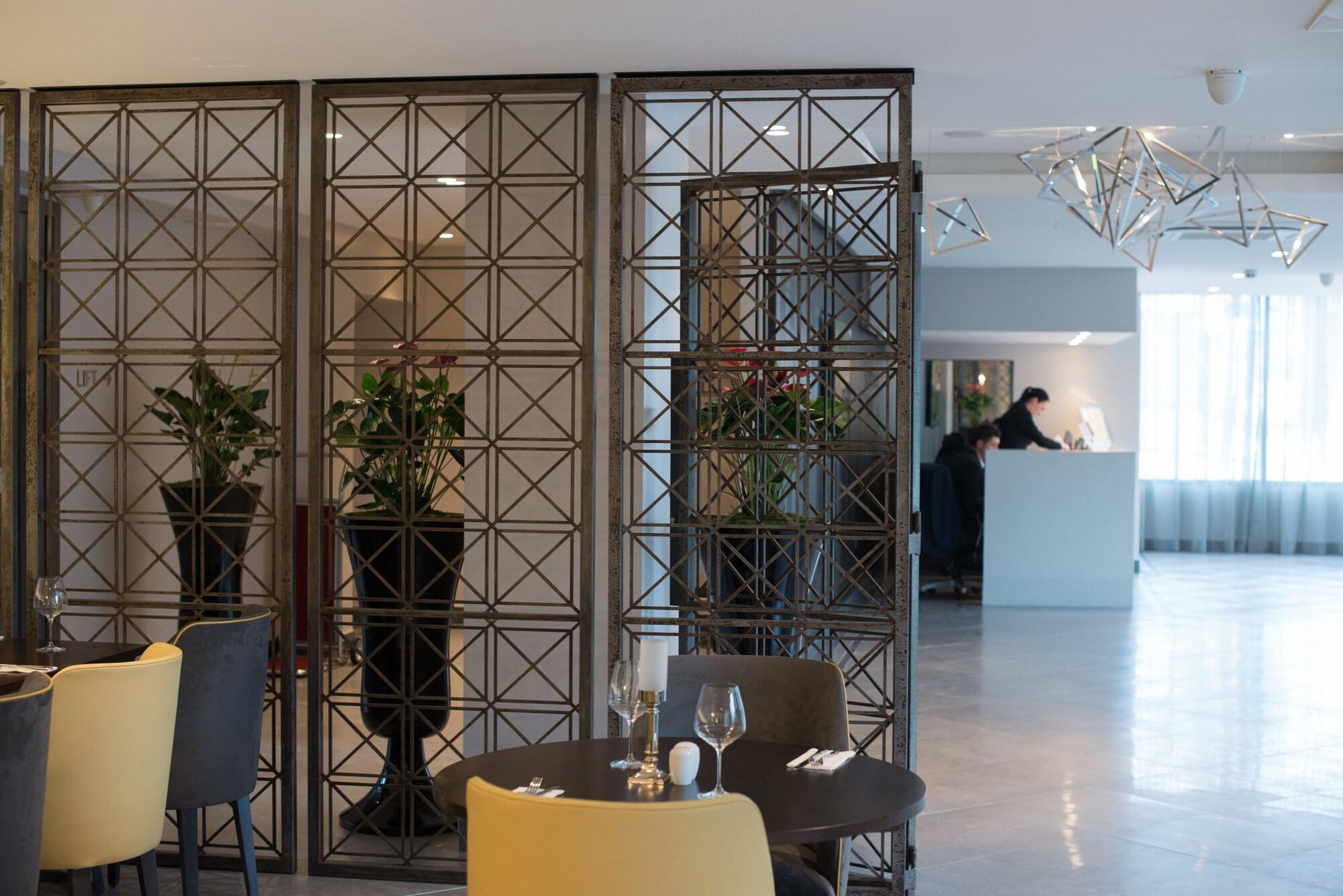 Vista Lobby St George Hotel Wembley