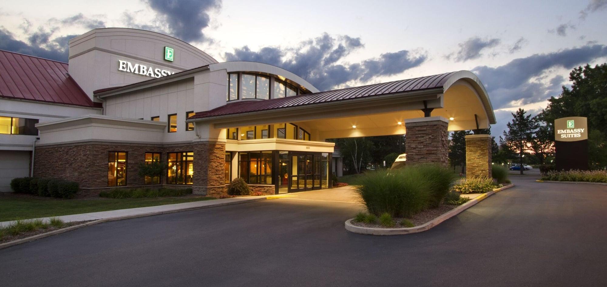 Vista Exterior Embassy Suites by Hilton Detroit Metro Airport