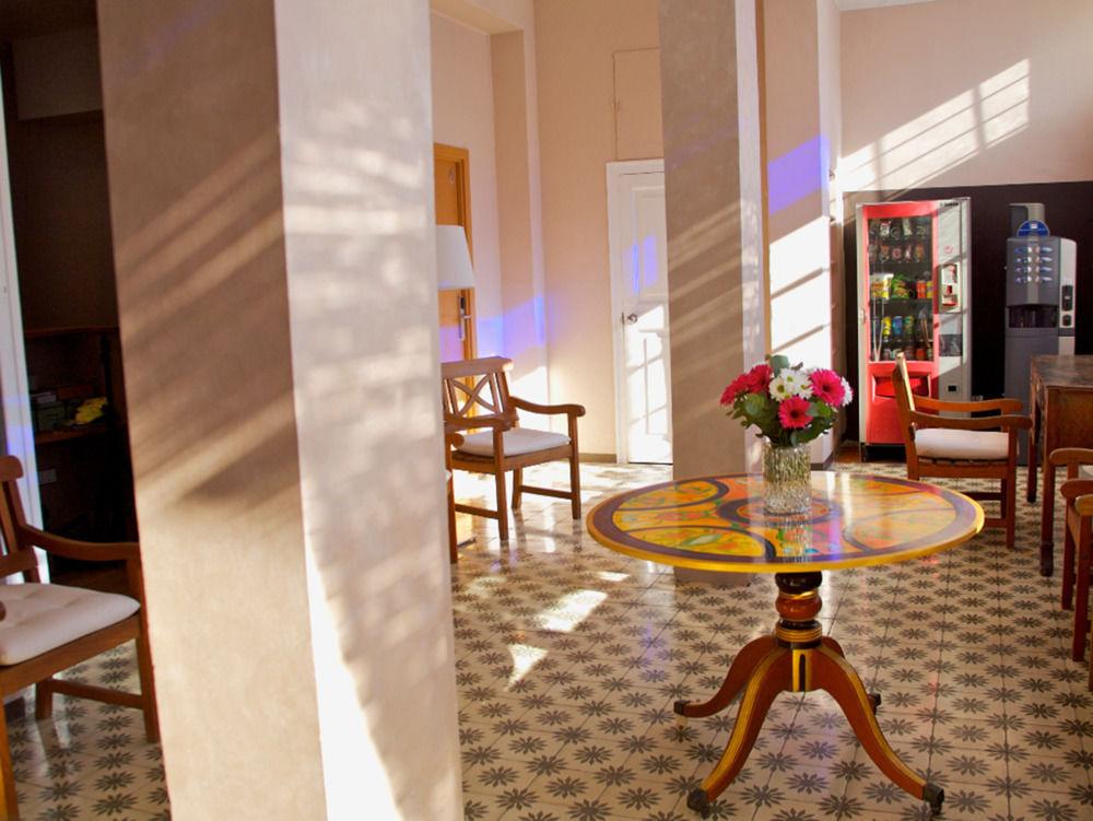 Sala de Reuniones Hostal Colkida