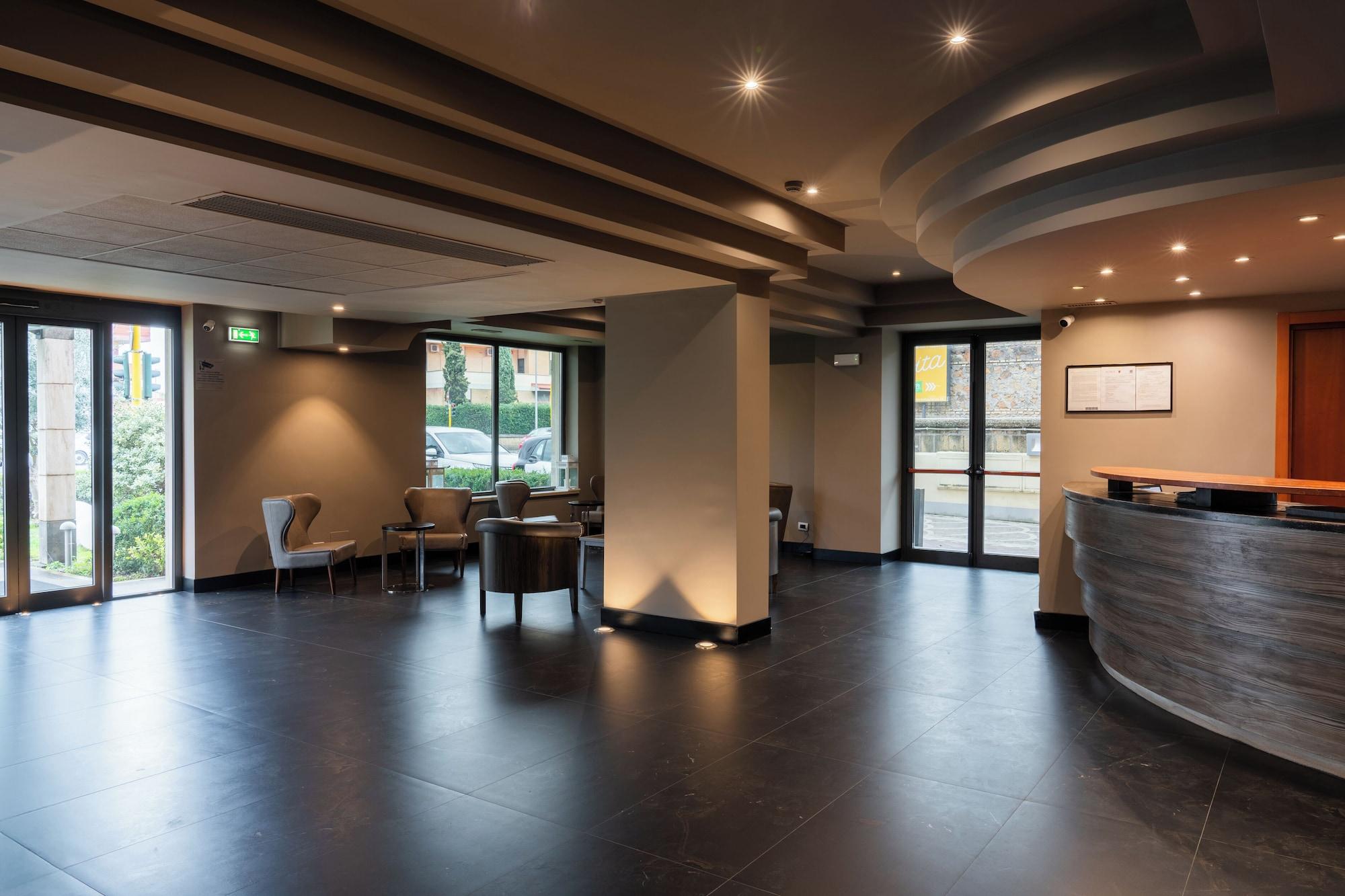 Vista Lobby Garner Hotel Rome Aurelia by IHG