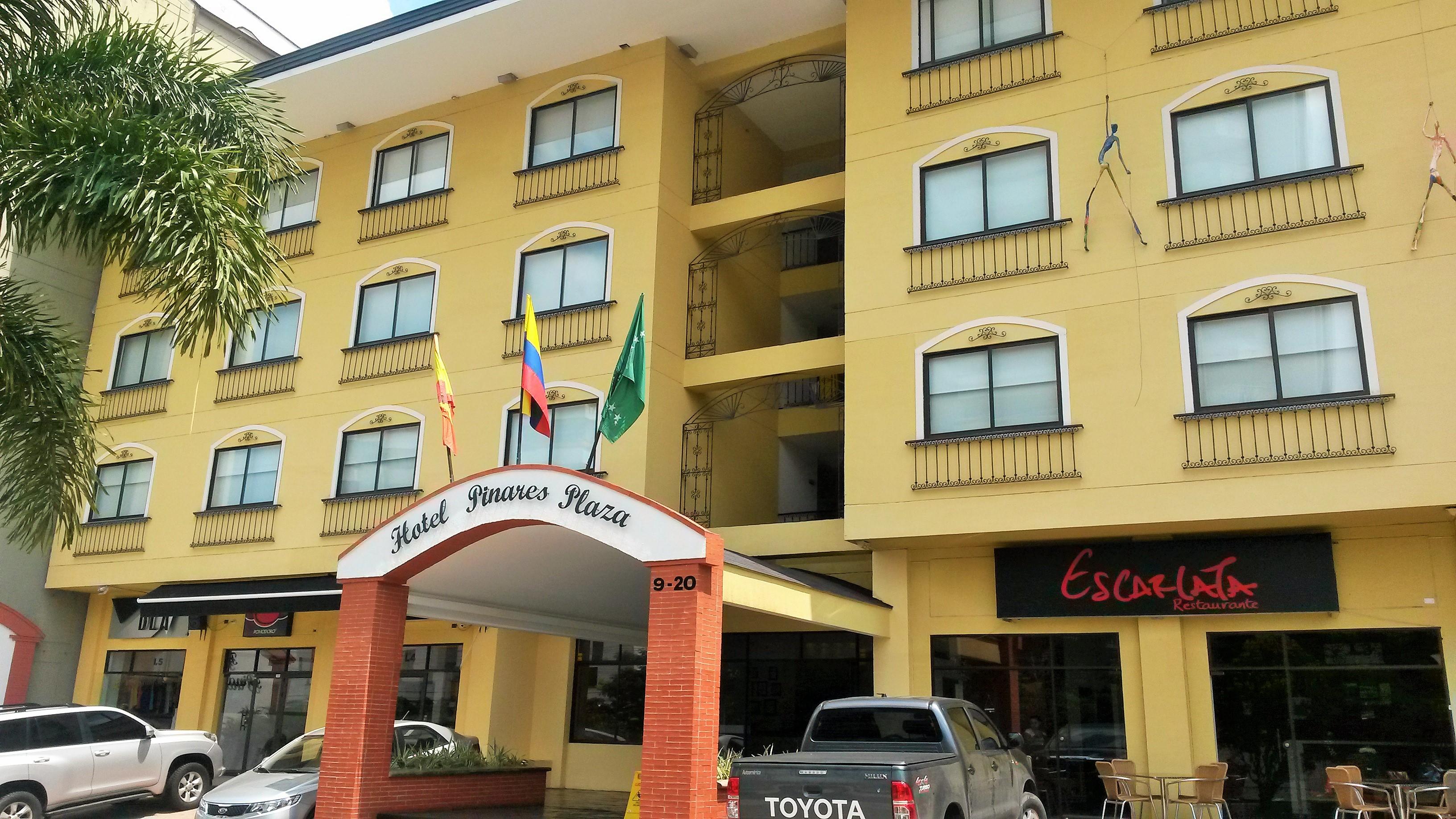 Vista Exterior Hotel Pinares Plaza