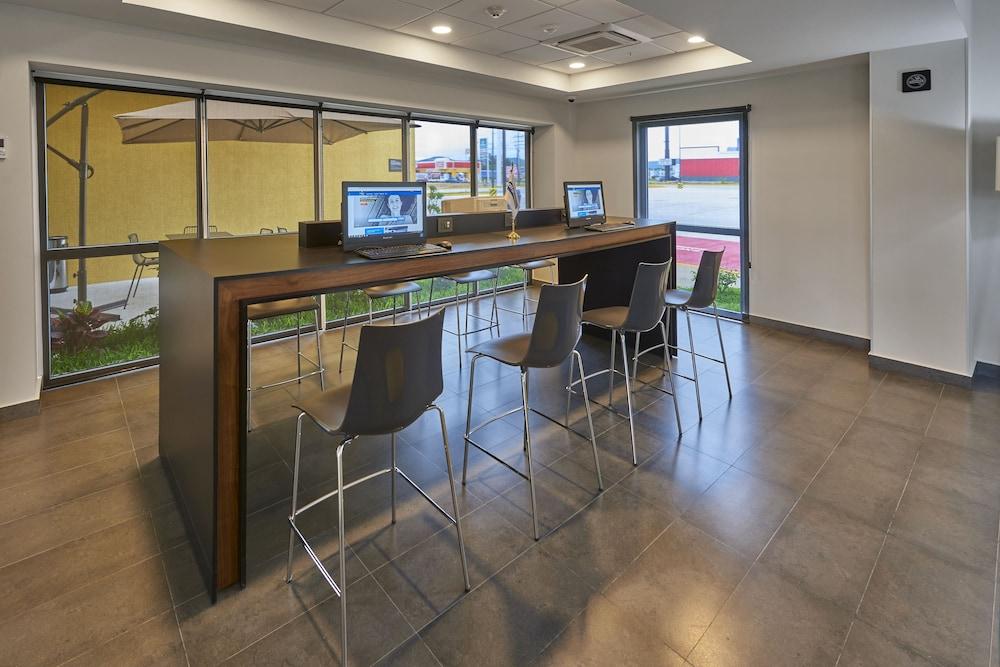 Bar/Salón City Express by Marriott Tapachula