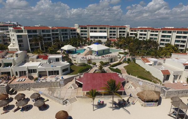 Solymar Beach Resort - Hoteles cerca de Playa Delfines en Cancún