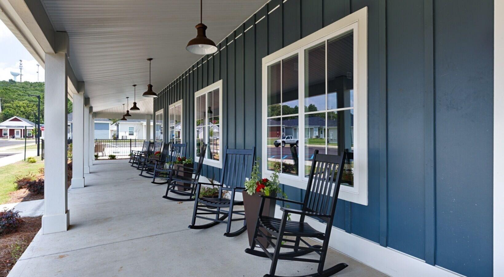 Vista Exterior Landing Apartments at Oak Grove Dairy