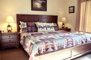 Alquiler Vacacional - Bison Hideaway Condo - fully updated, warm & inviting Yellowstone Retreat for 2