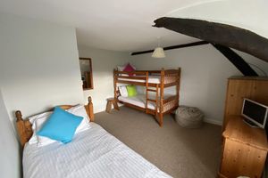 Alquiler Vacacional - Poyers Thatched Farmhouse with Hot Tub