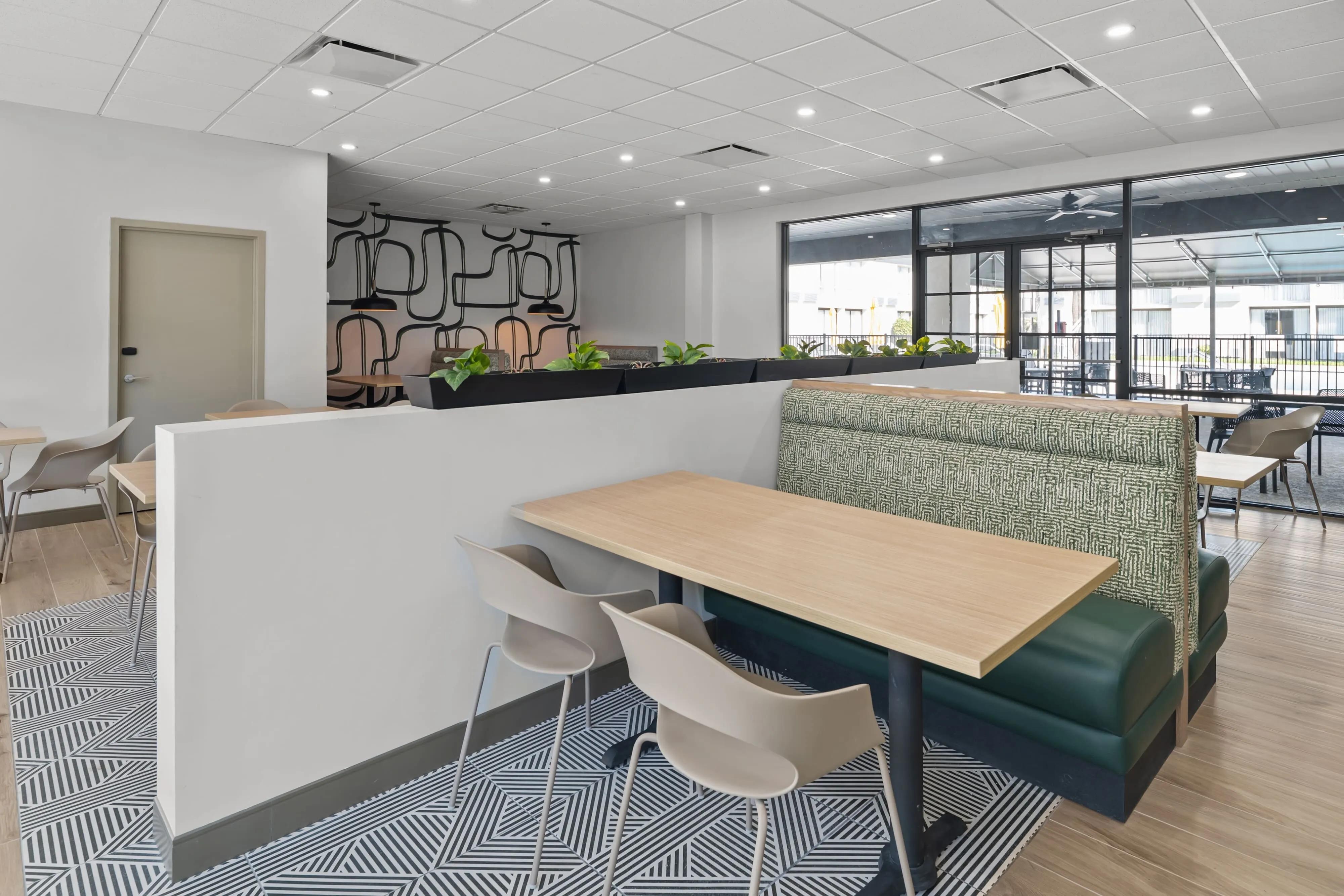 Restaurant B&B Hotel Orlando International Drive Near Universal - Newly Renovated!