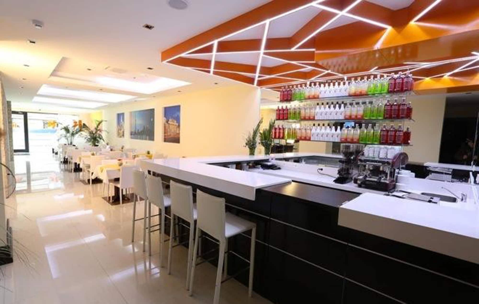Bar/Salón Puerto Mercado Hotel