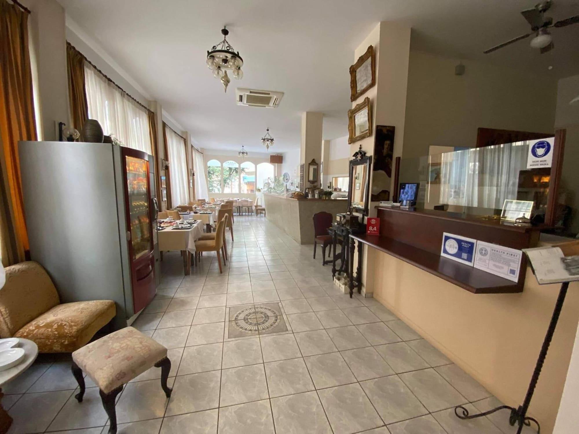 Vista Lobby Adams Hotel