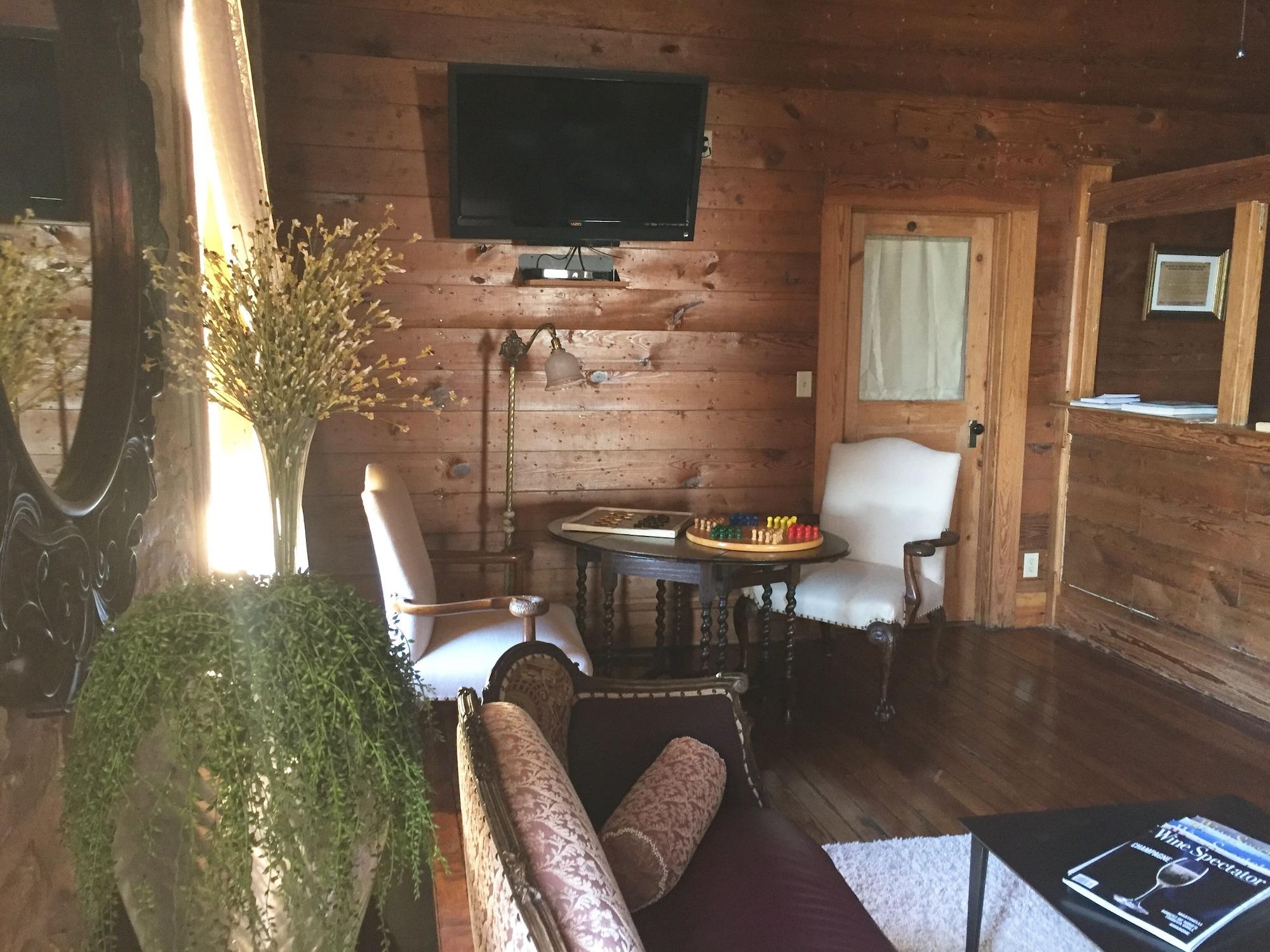 Instalaciones Recreativas Hico's Upstairs Inn