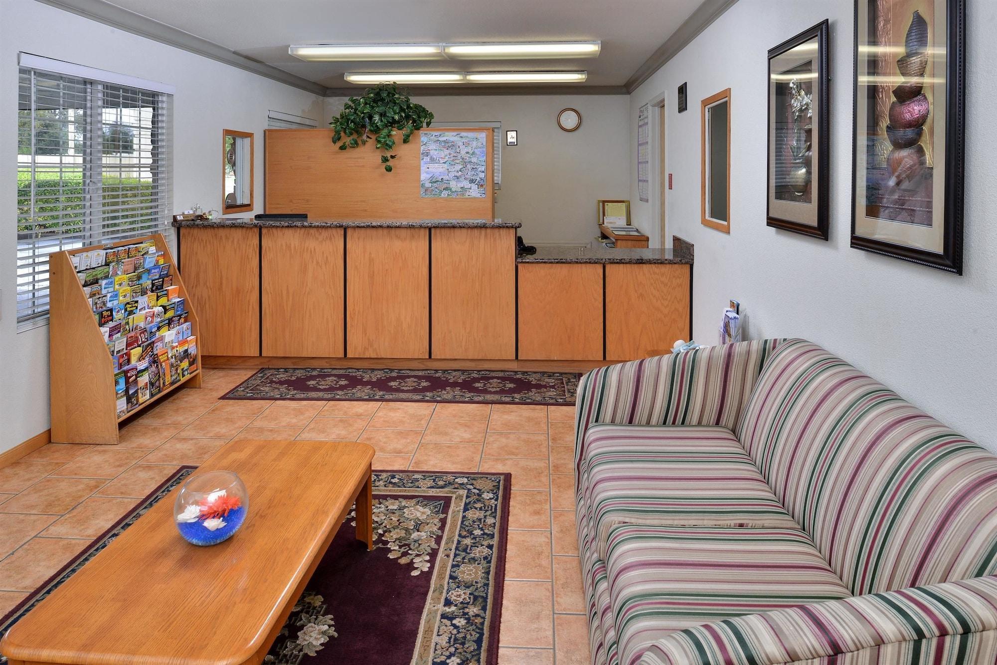Vista Lobby Americas Best Value Inn Ukiah