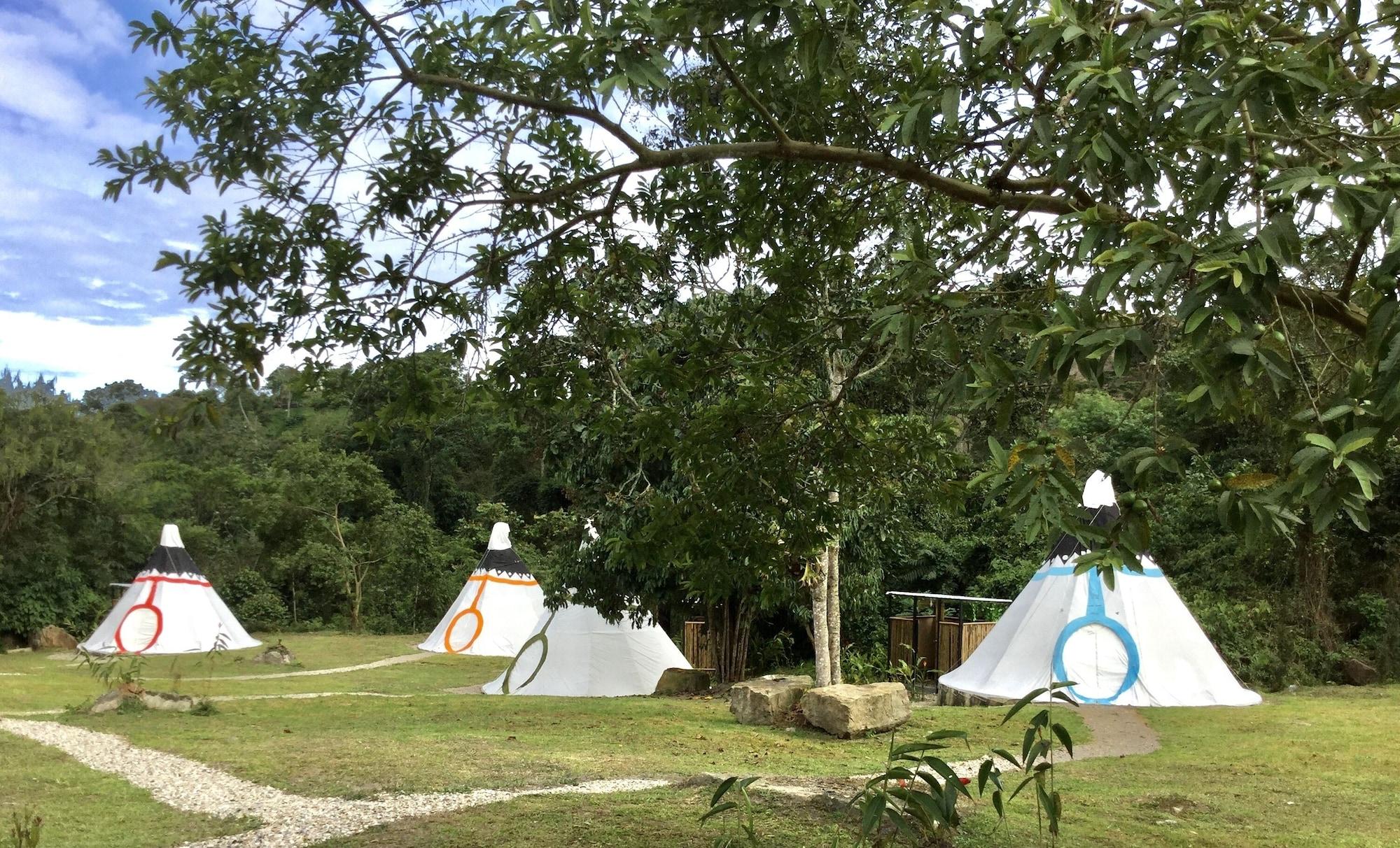 Vista Exterior Bosque de Aventura & Glamping El Refugio