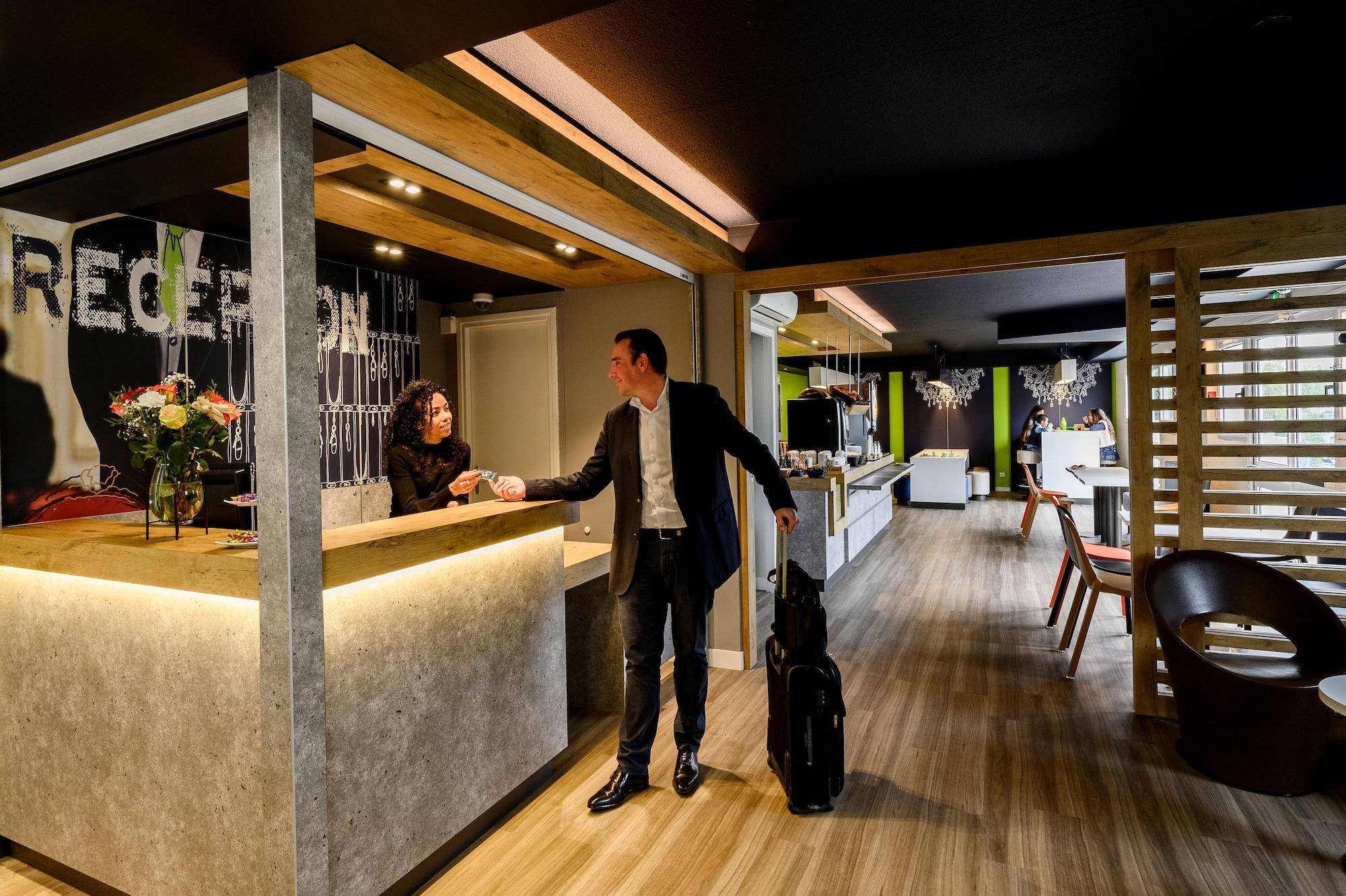 Vista Lobby Ibis budget Saint-Étienne stade