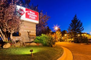 Alojamiento - Best Western Plus Deer Park Hotel & Suites