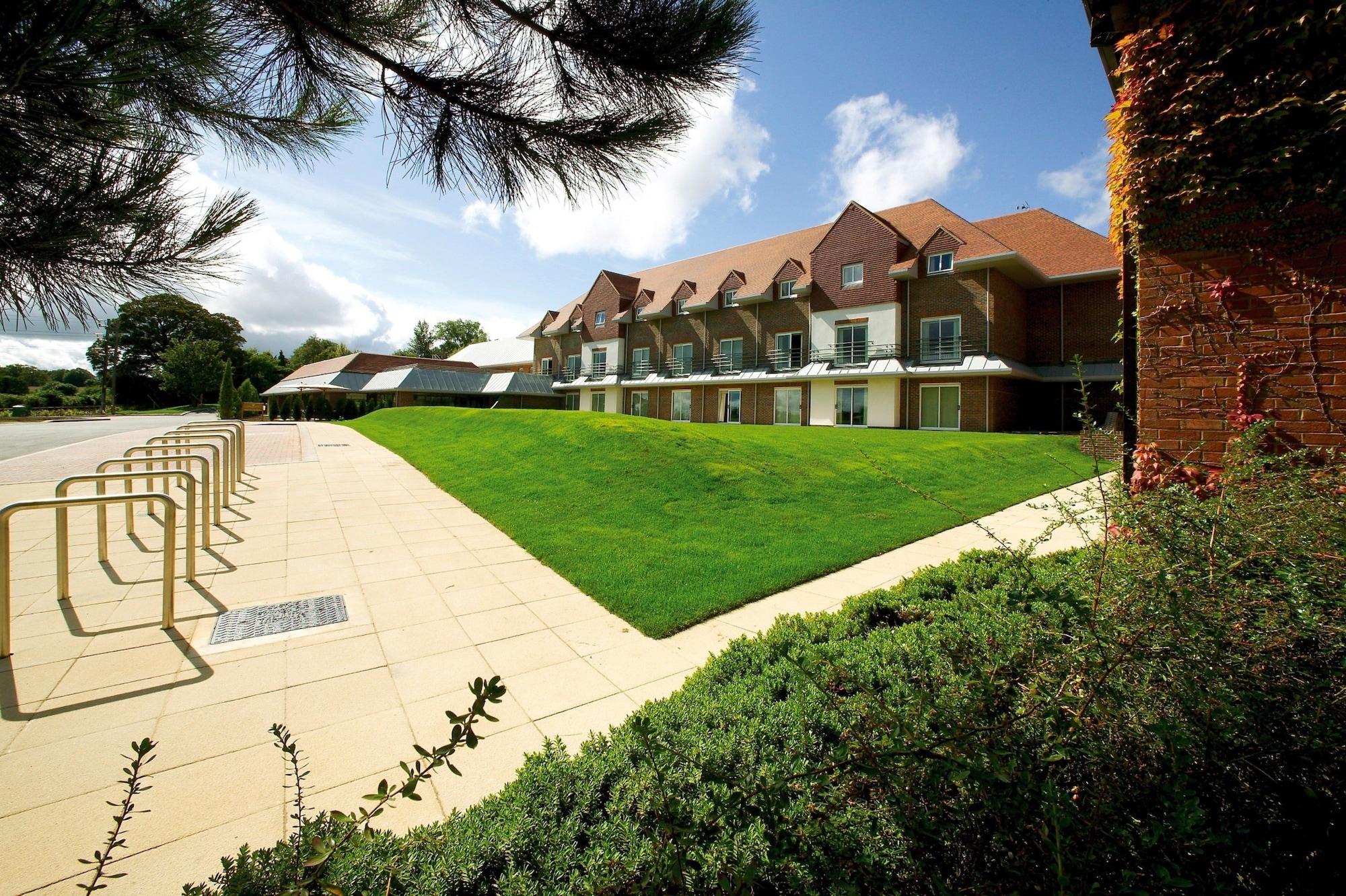 Vista Exterior Donnington Valley Hotel and Spa