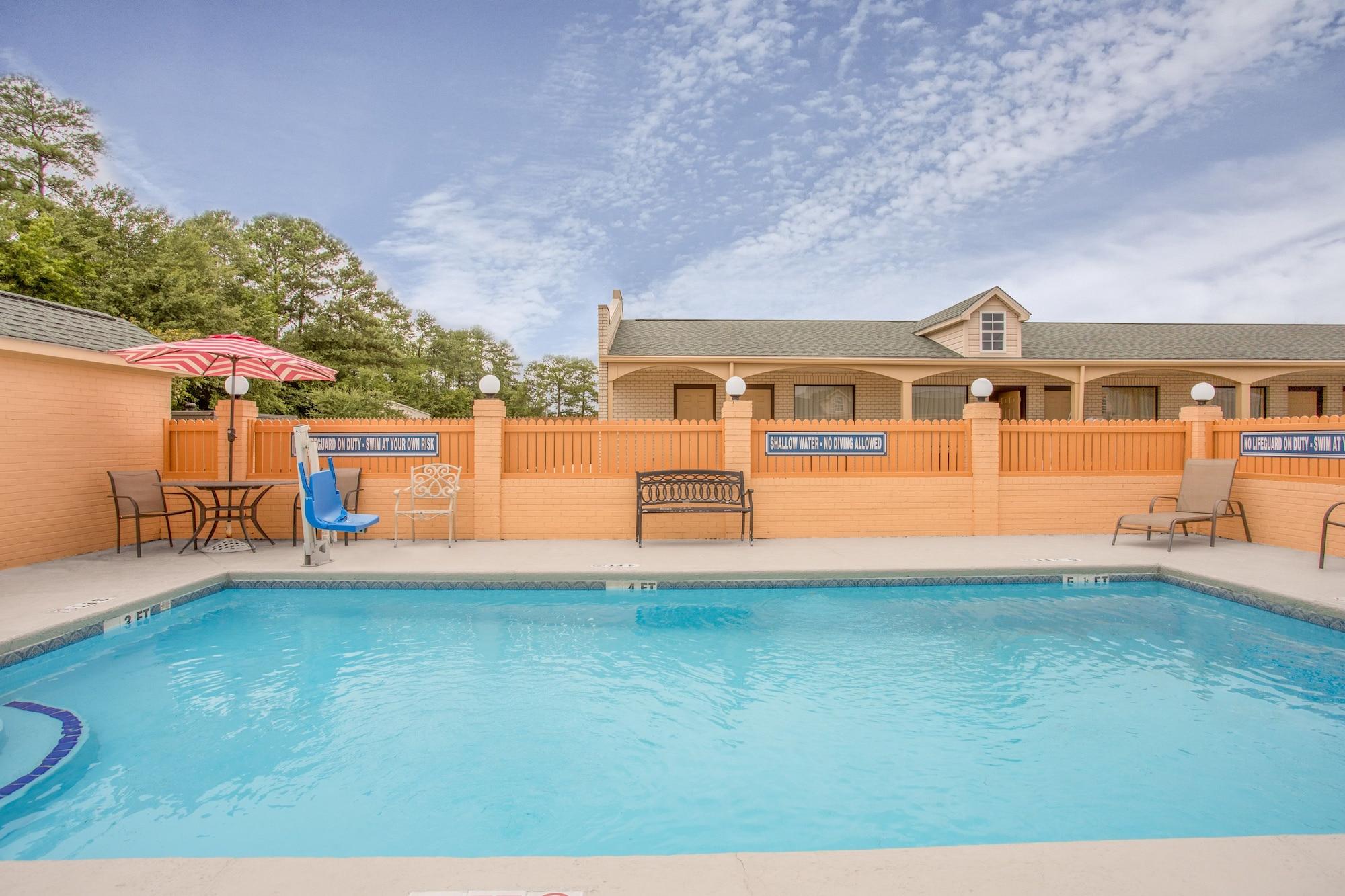 Vista Piscina Super 8 by Wyndham Sumter