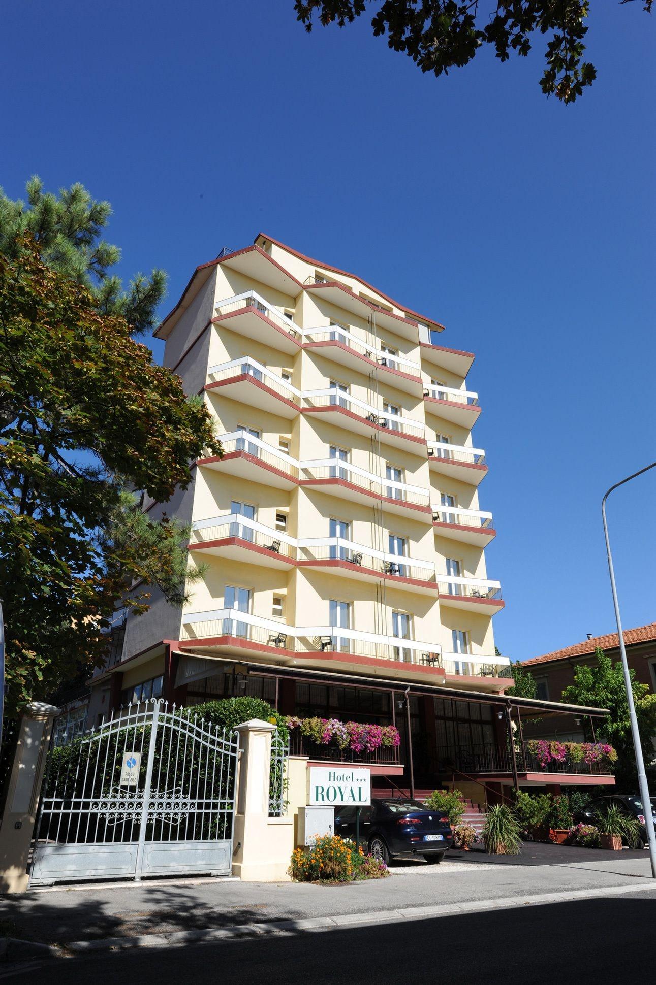 Varios Hotel Royal