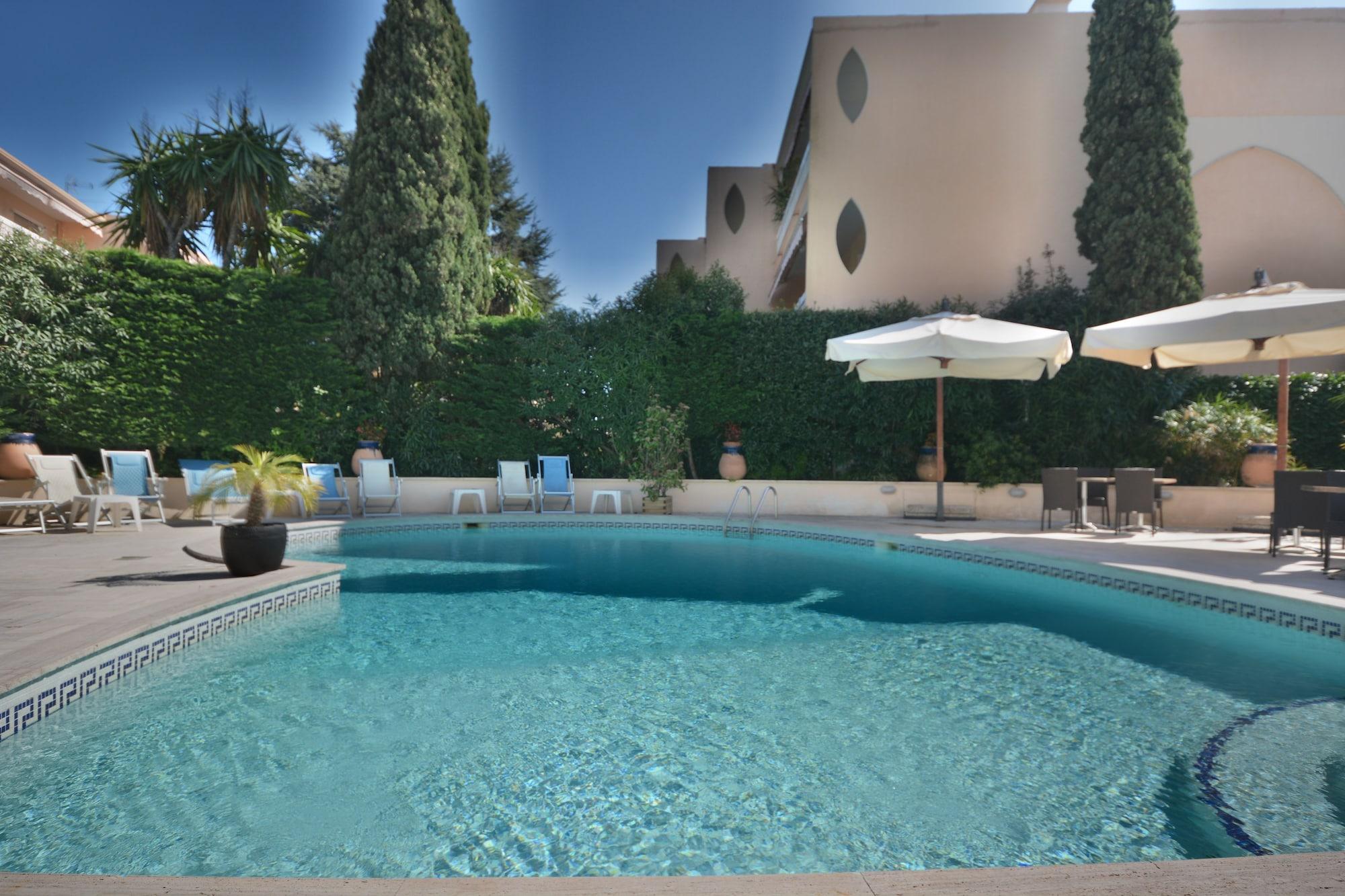 Vista Piscina Hôtel de la Mer