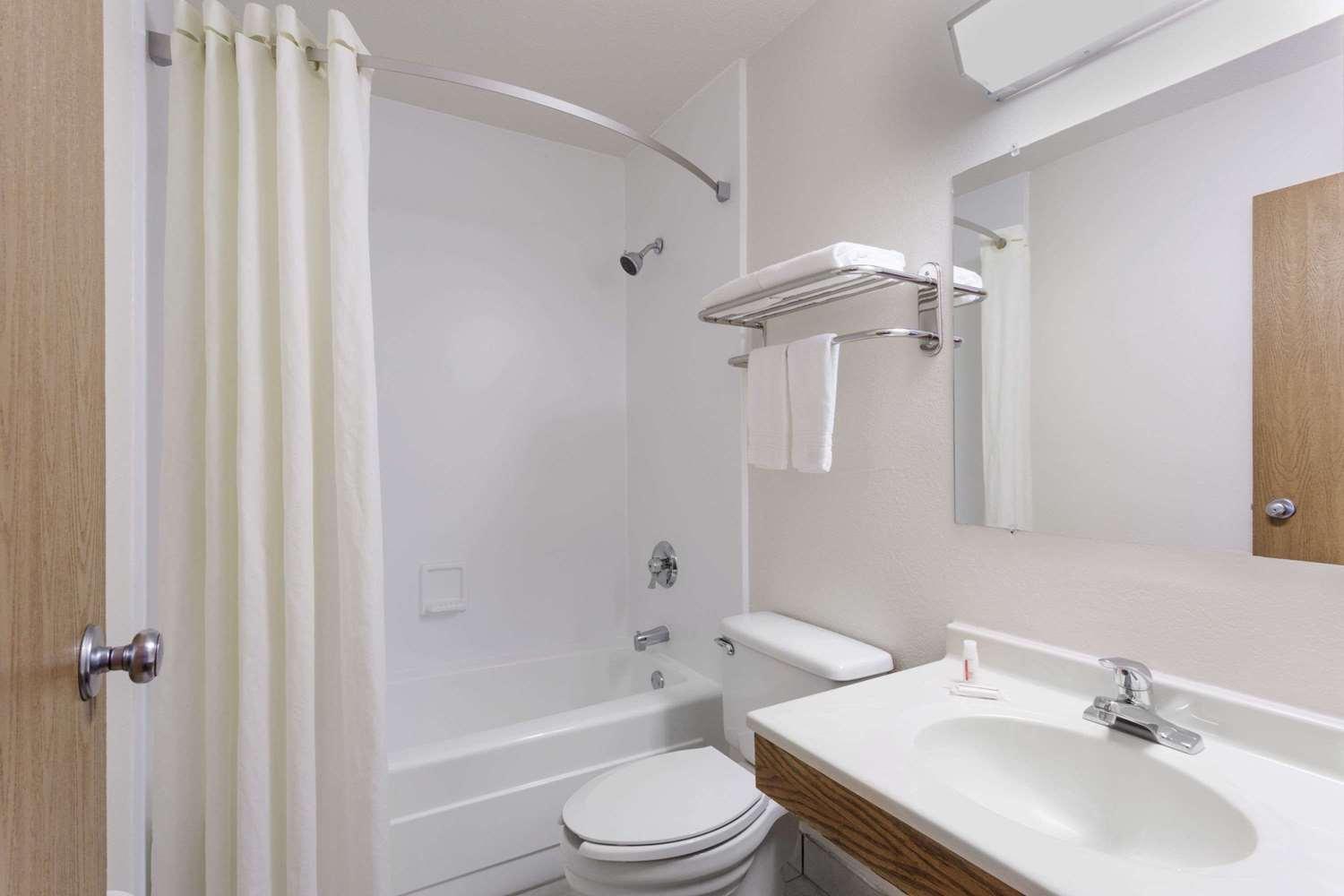 Equipamiento de Habitación Super 8 by Wyndham Dumfries/Quantico