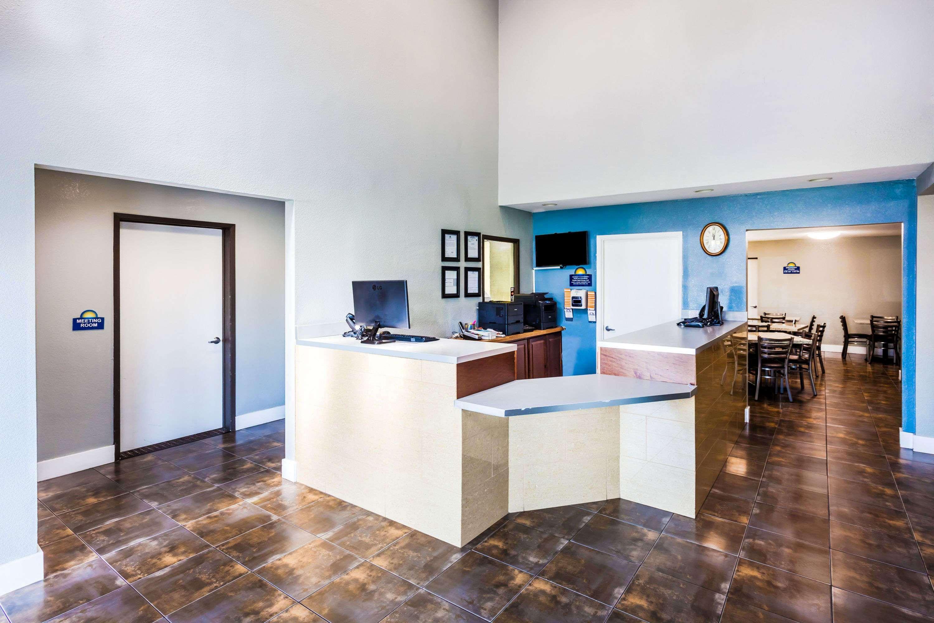 Vista Lobby SureStay Hotel by Best Western Chula Vista San Diego Bay