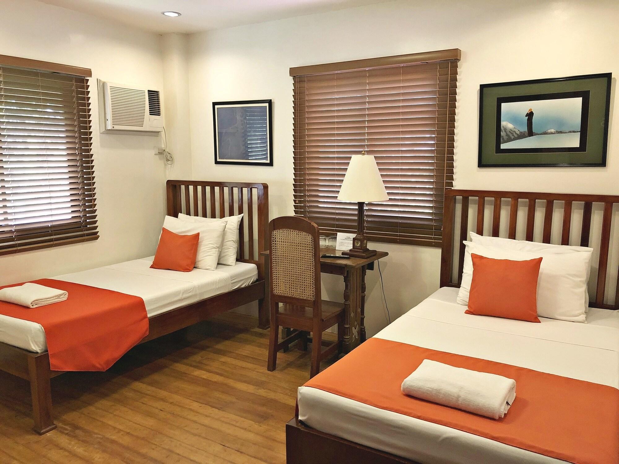 Varios Casa Roces Bed and Breakfast