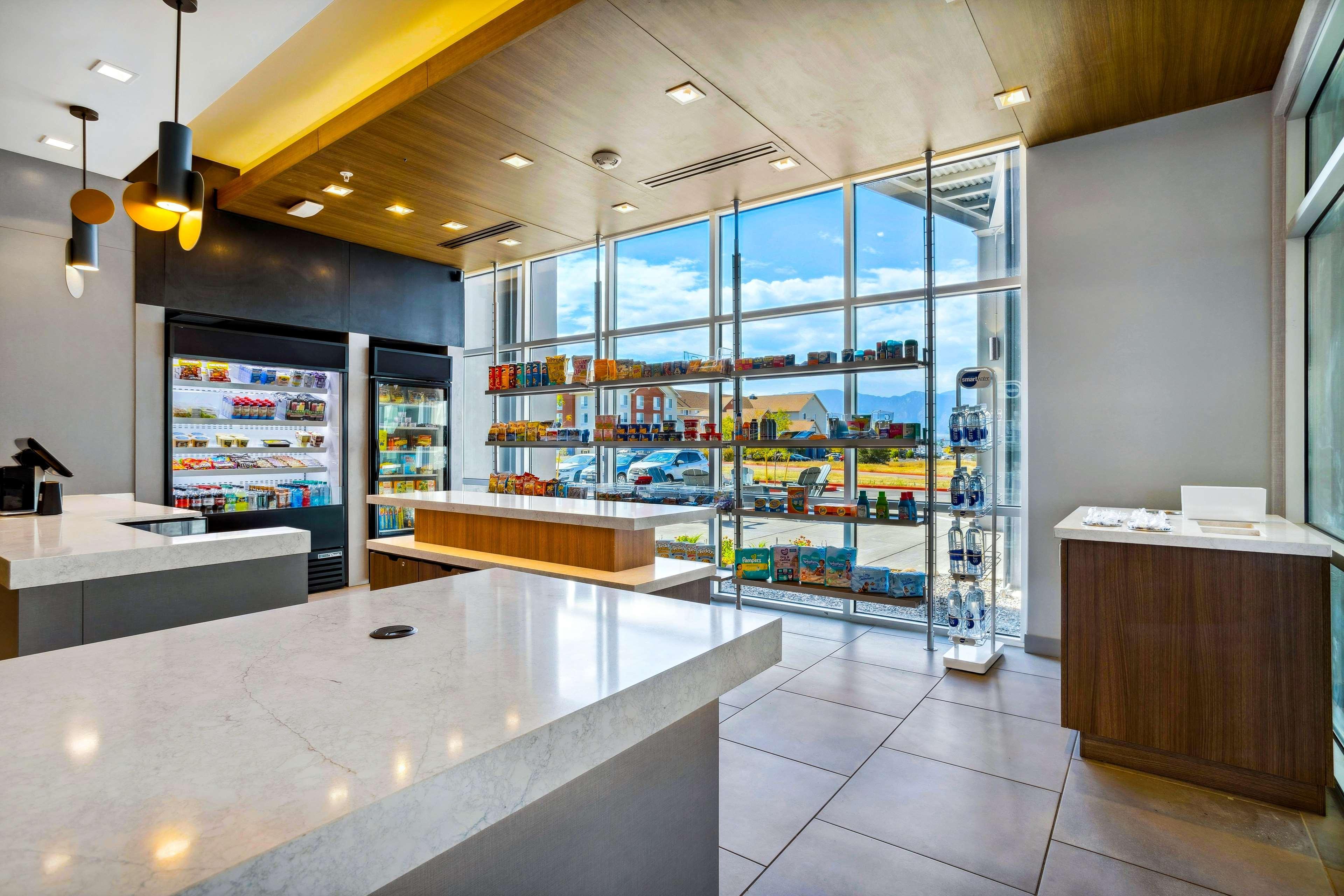 Restaurant Tru By Hilton Colorado Springs Airport