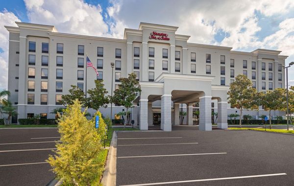 Hampton Inn & Suites Orlando Intl Dr N - Hoteles en Convention Center de Orlando