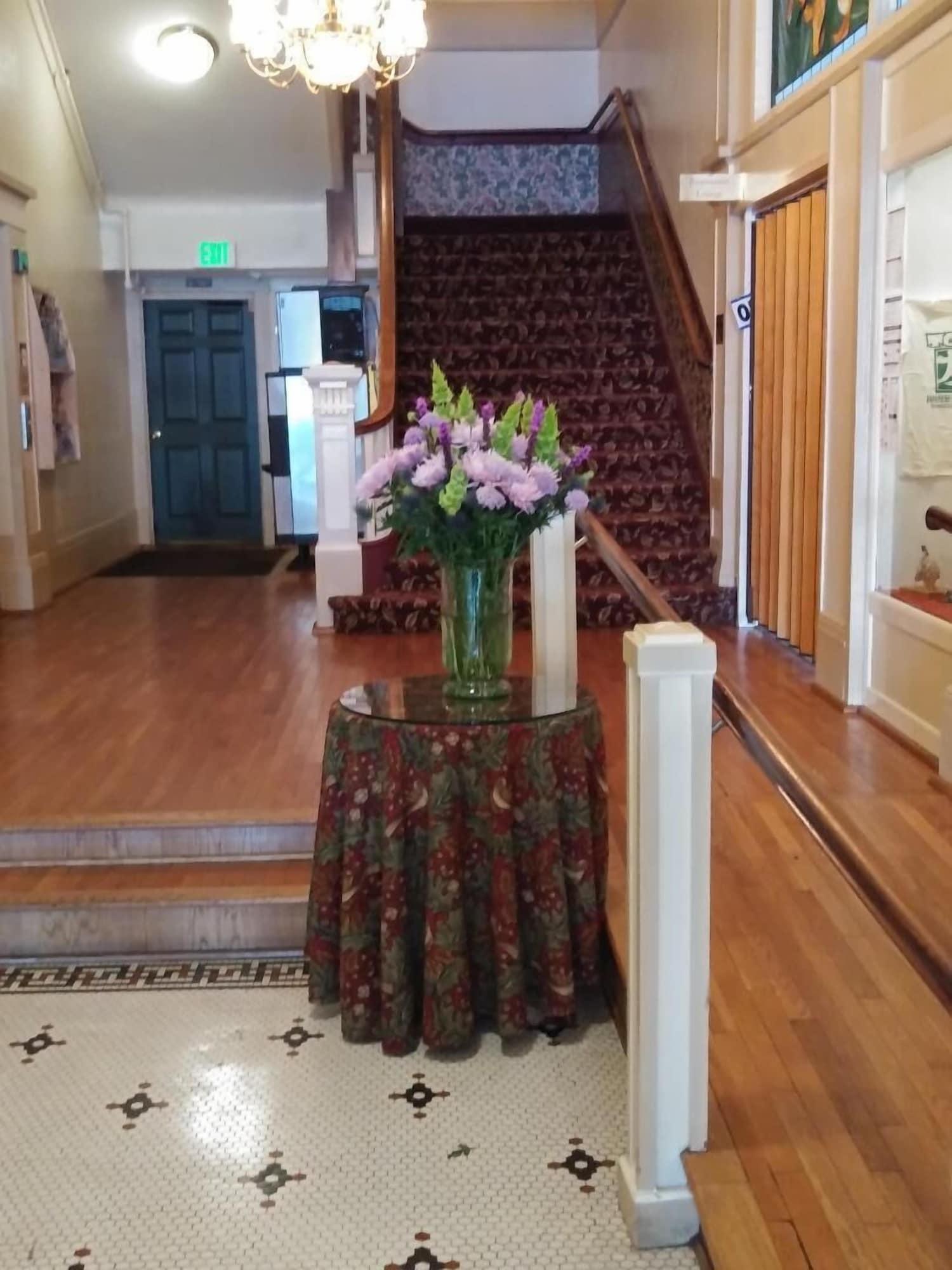 Vista Lobby Hotel Arcata