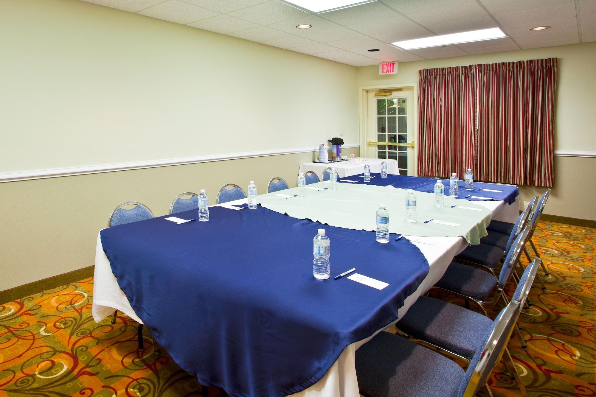 Sala de Reuniones Holiday Inn Express Hotel & Suites LIVE OAK by IHG